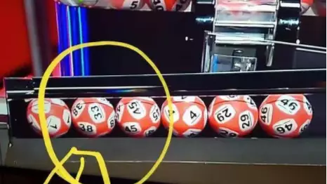 People Reckon This Lottery Ball Had Two Different Numbers On It 