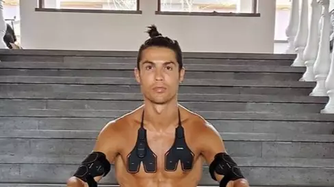 Fans Question Cristiano Ronaldo's 'Photoshopped' Six-Pack In Revealing Instagram Post