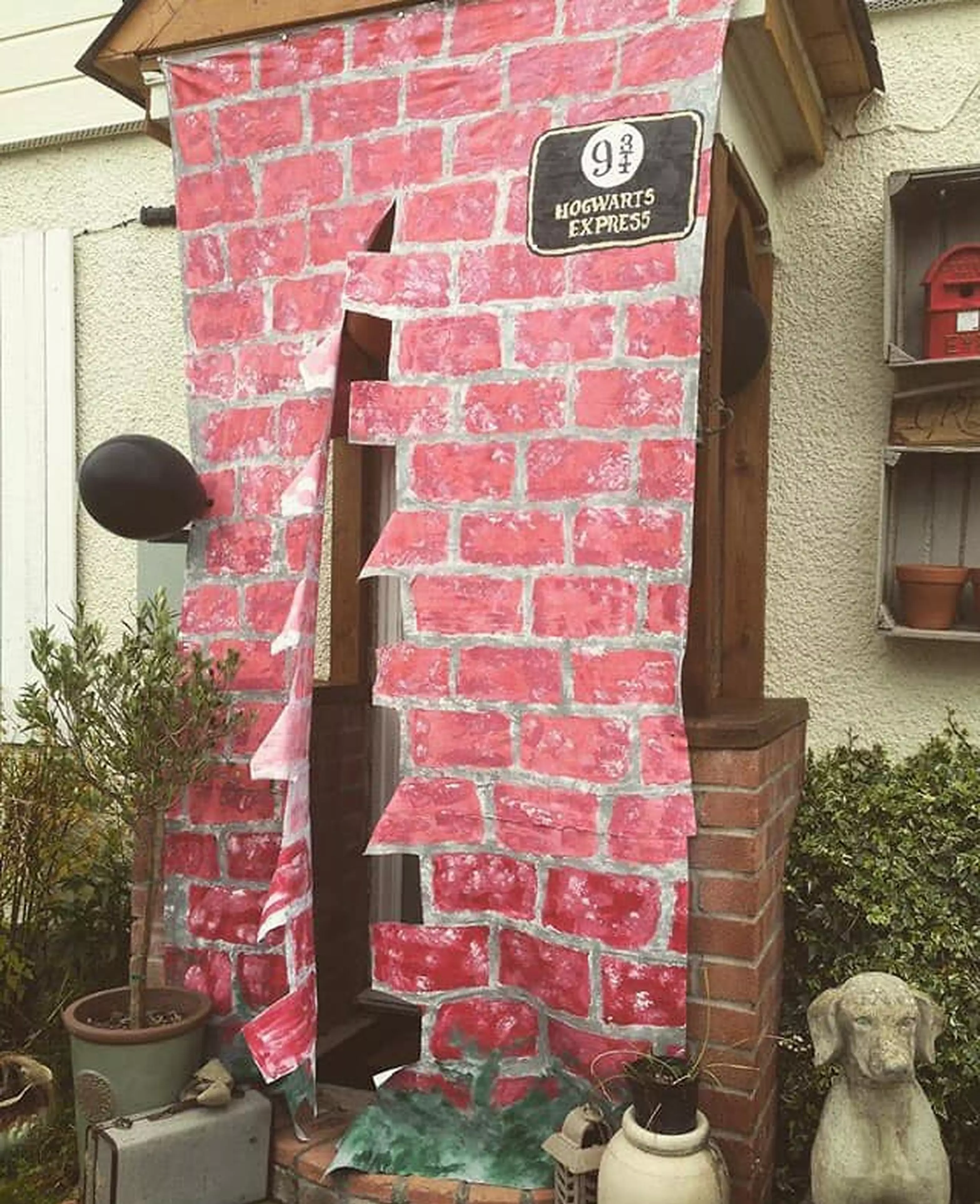Hannah even created a Platform 9 and 3/4 for Poppy's birthday (
