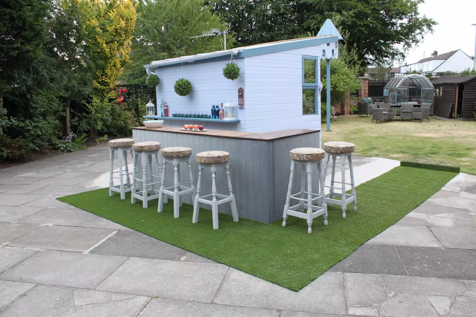 We chatted to Craig Phillips who has also created his own outdoor bar (