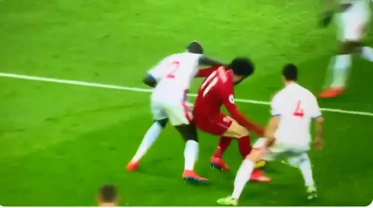 Salah backs into the defender. Image: Twitter