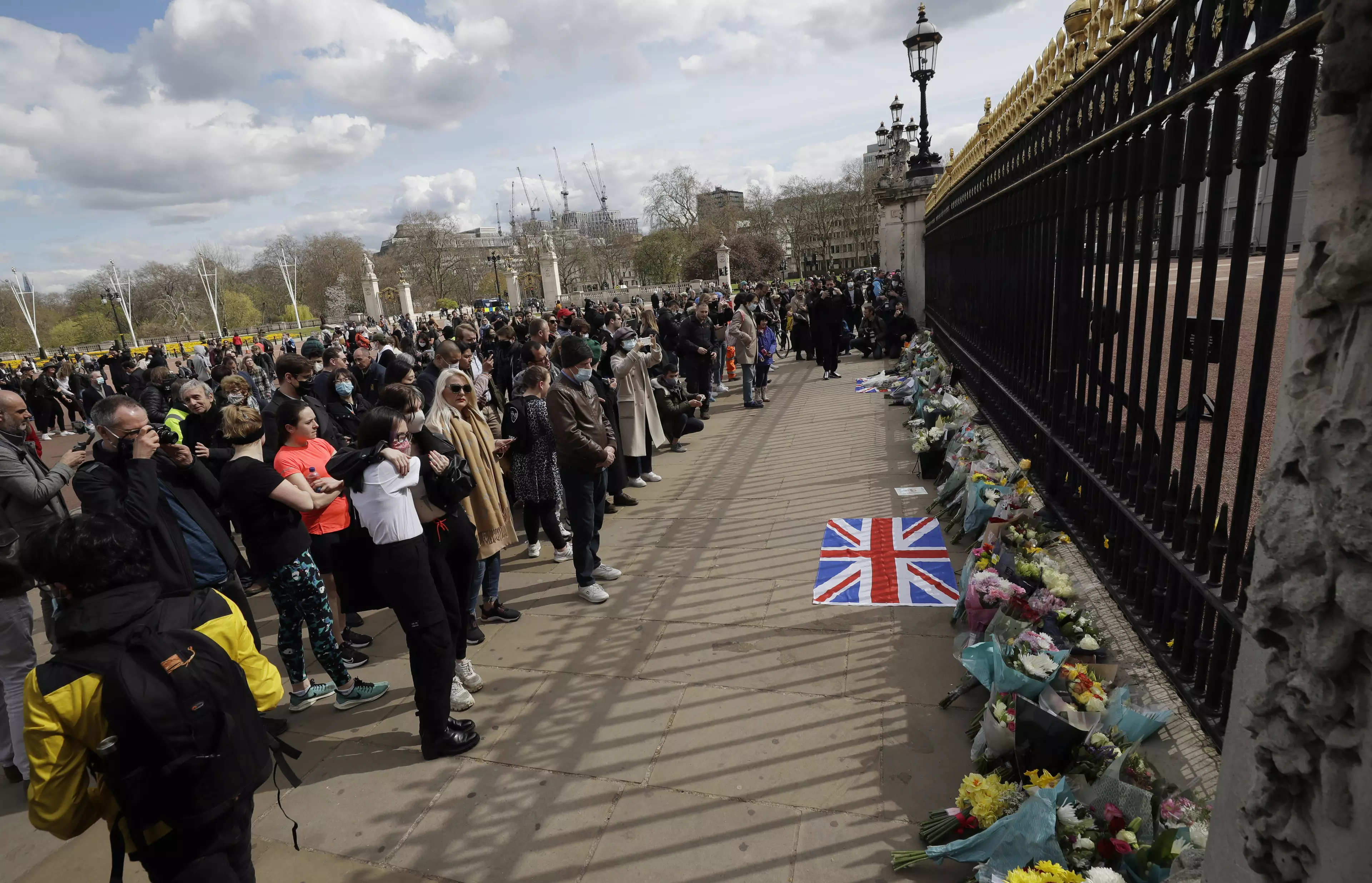 Mourners at the gates of Buckingham Palace.