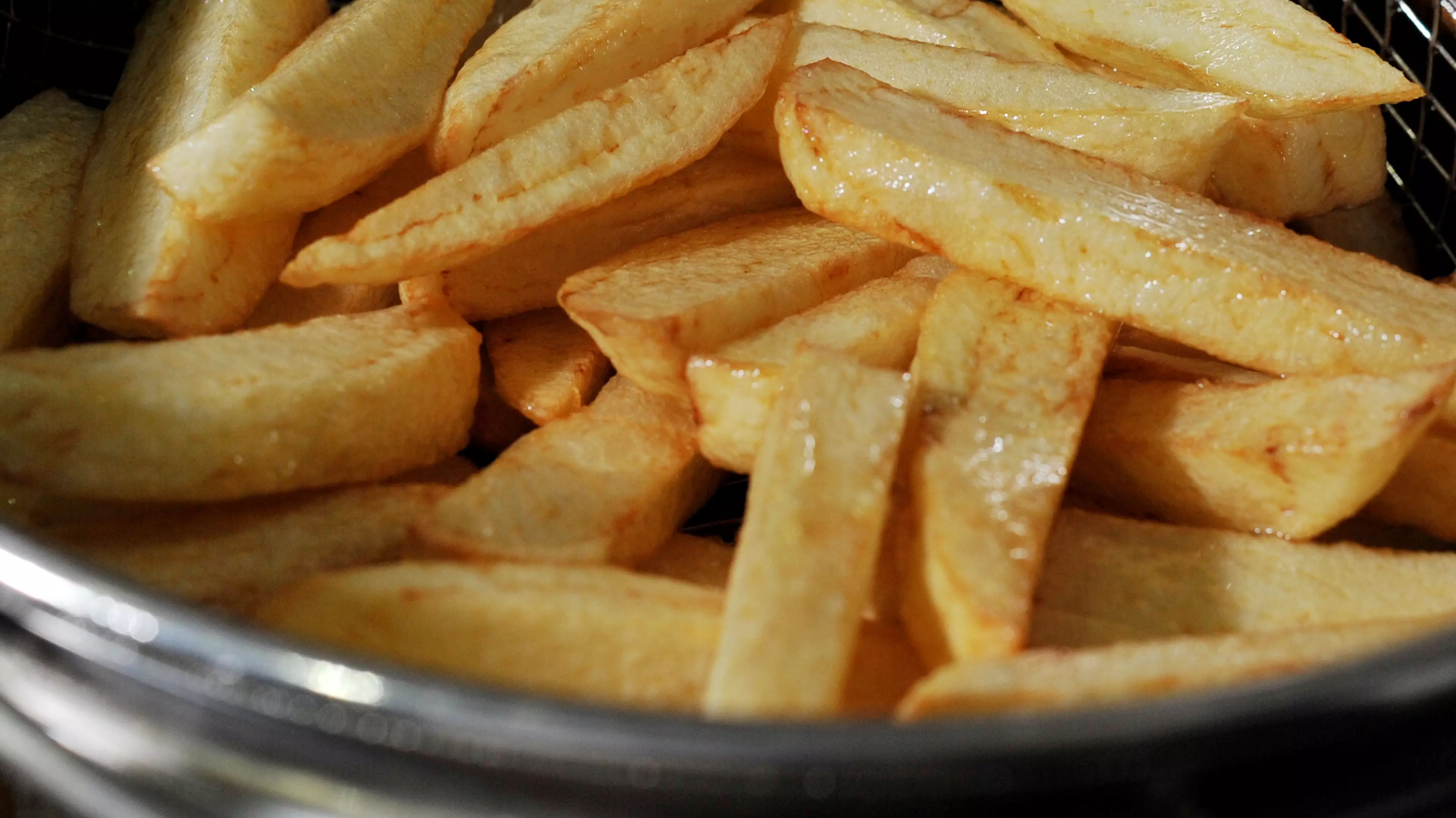 Nutrition Expert Says We Should All Only Have Six Chips In One Sitting