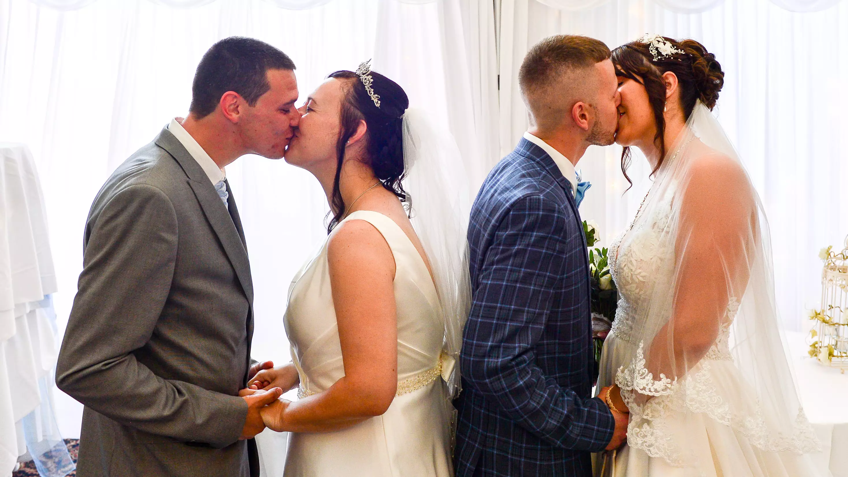 Thrifty Brother And Sister Share Wedding Day To Save Money