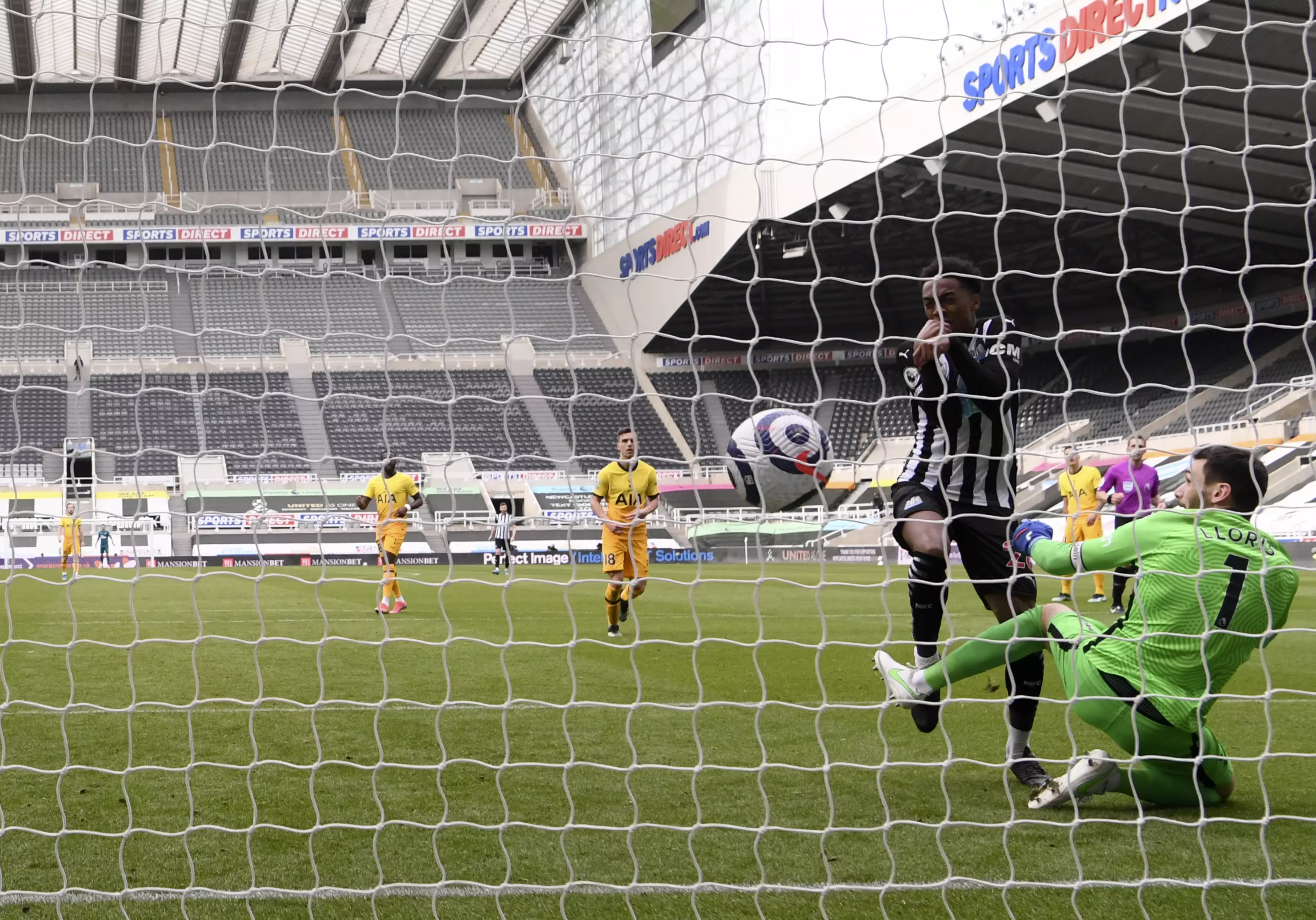 Willock scores the winner for Newcastle. Image: PA Images