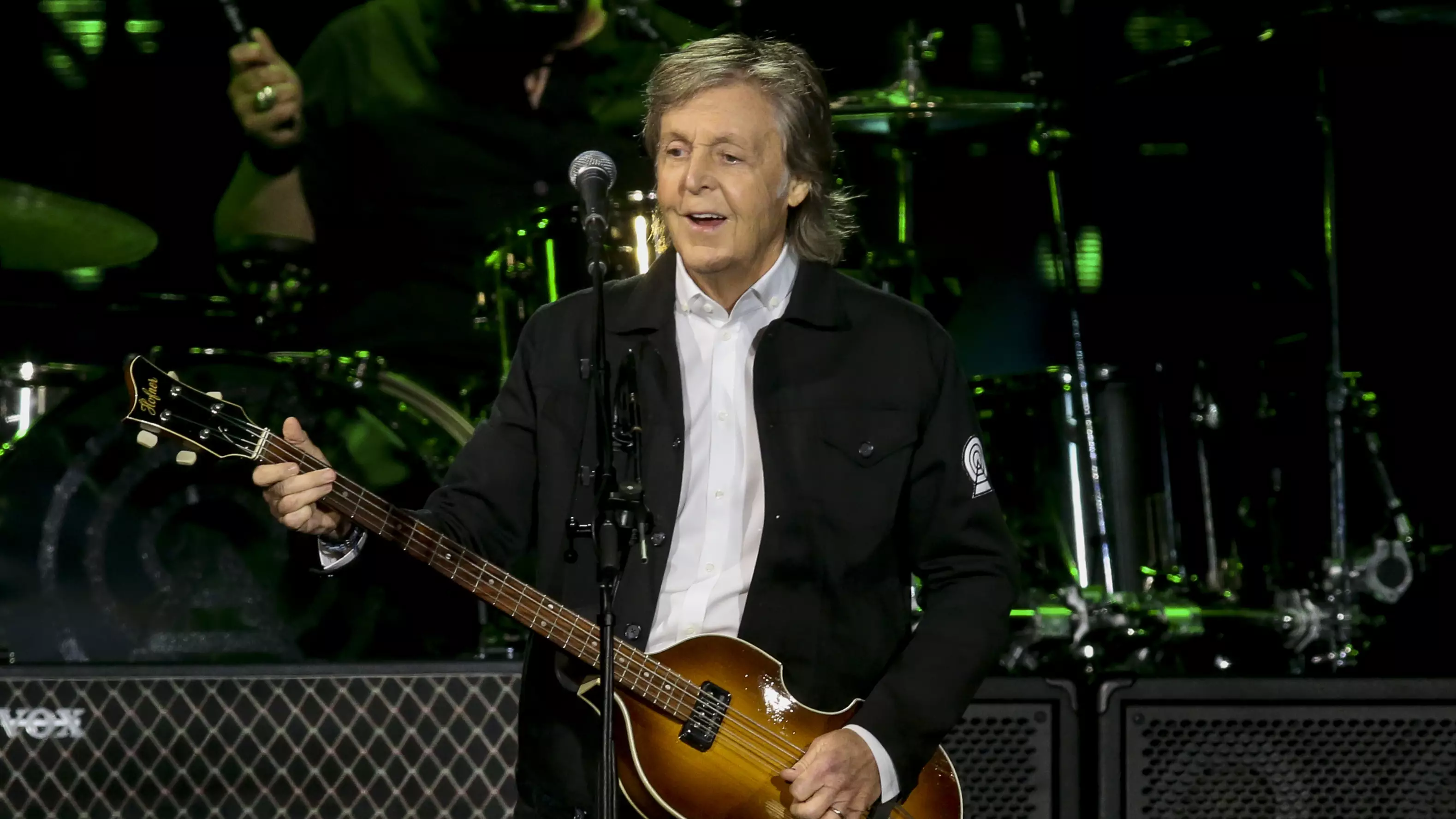 Sir Paul McCartney Admits To Using Autocue When Singing Because He's 'Thinking About Food'