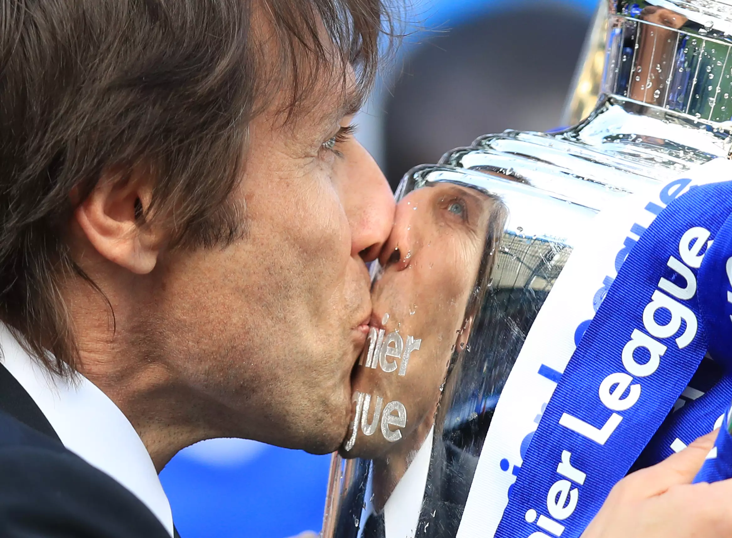 Conte kisses the trophy he wasn't really expected to win so soon. Image: PA Images
