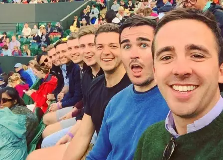 Photoshop Battle Of Beautifully Lined Up Eight Headed Selfie