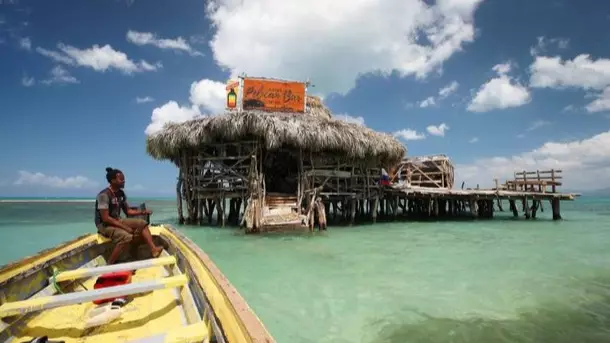 This Floating Bar Is Looking For A Bartender In Paradise