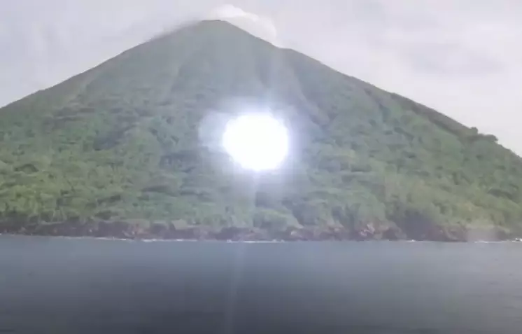 This beaming light is just heading off to an underwater alien base.