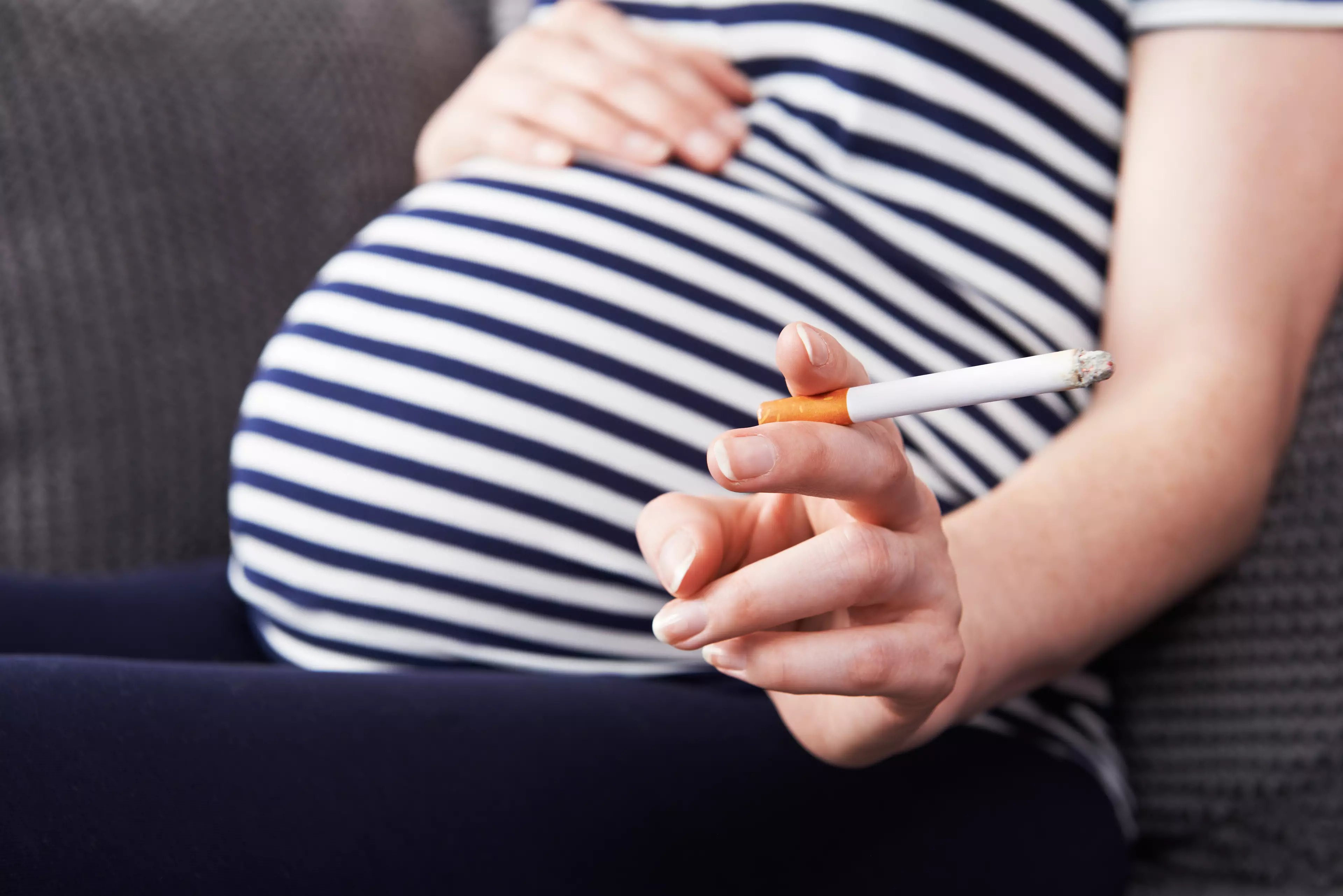 Pregnant women could be given vouchers to quit smoking (