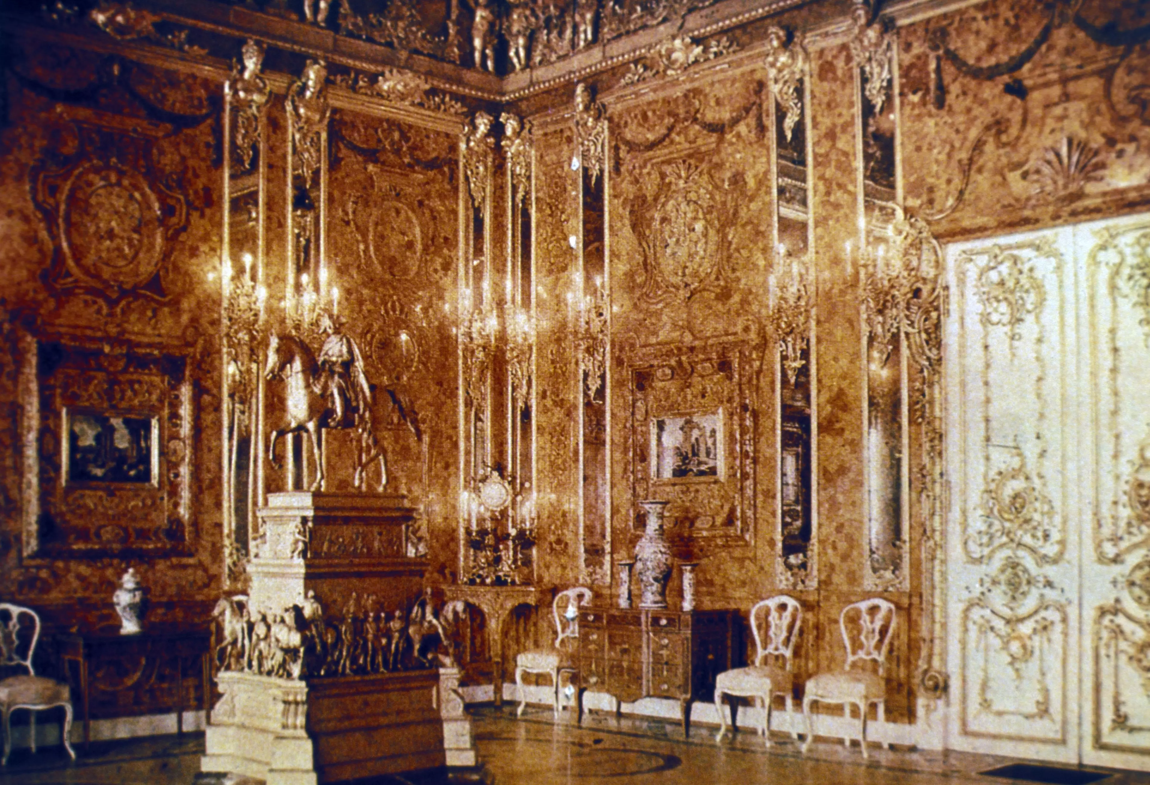 The Amber Room in 1917.