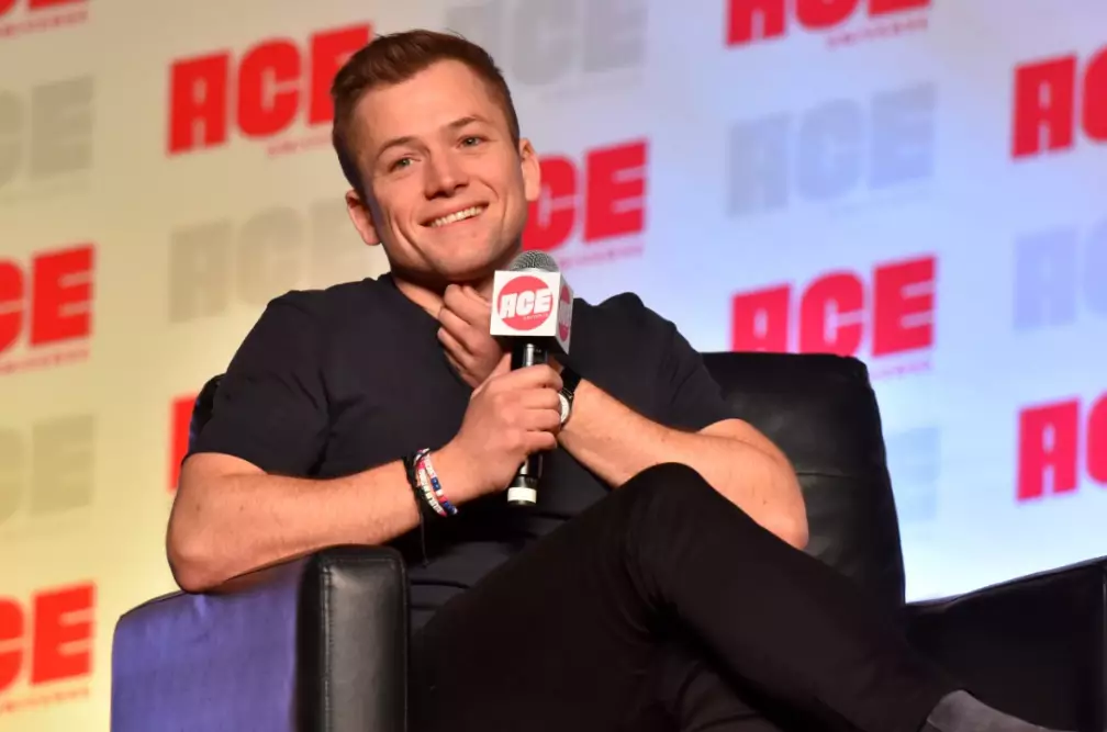 Taron Egerton speaking at the Ace Comic-Con Midwest.