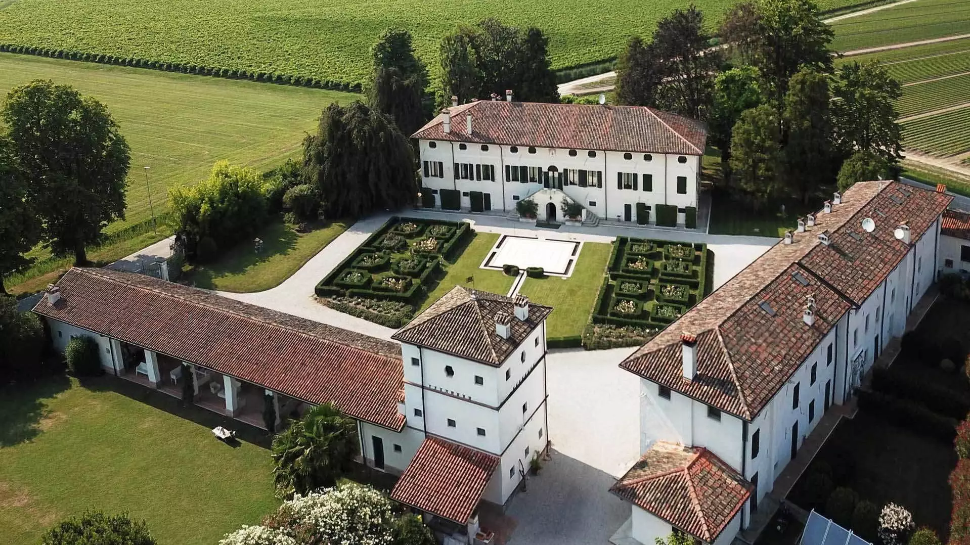 A Stunning Prosecco Vineyard In Rural Italy Is Up For Sale