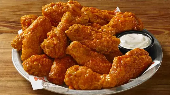 Rip Up A Photo Of Your Ex On Valentine's Day For Free Wings At Hooters
