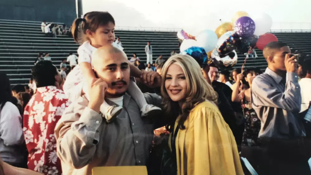 Family Recreates Graduation Photo And People On Social Media Are Losing It 