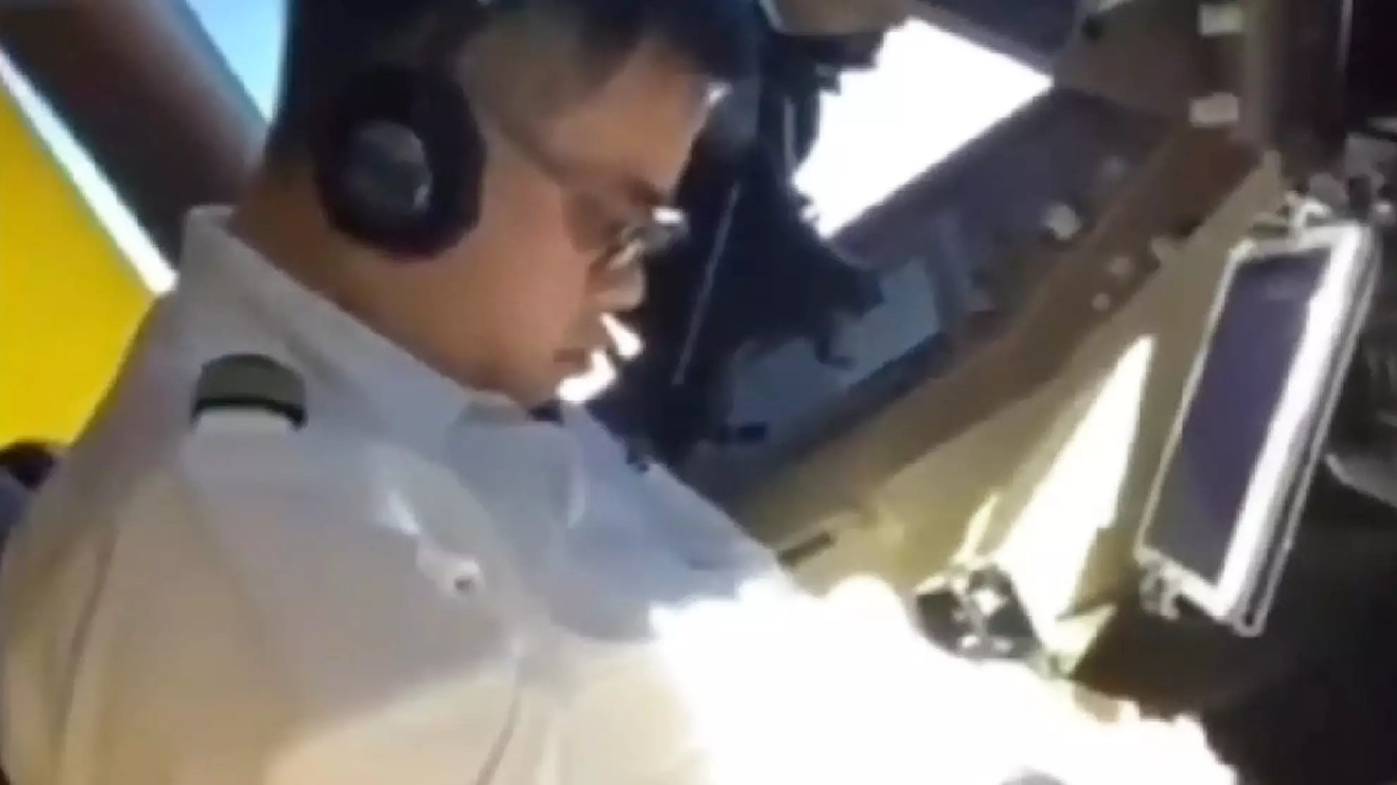 Chinese Pilot Filmed Asleep At The Controls Of A Passenger Jet