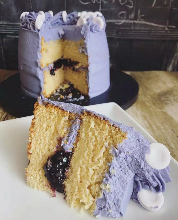 We're drooling over this Parma Violets cake (
