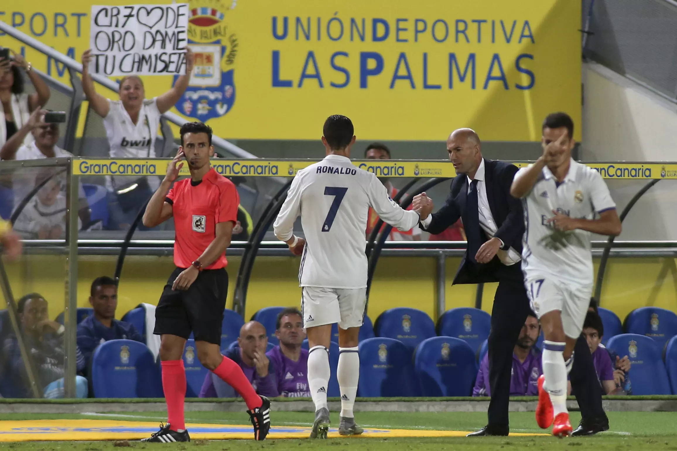 Here's What Angry Cristiano Ronaldo Apparently Said After Substitution