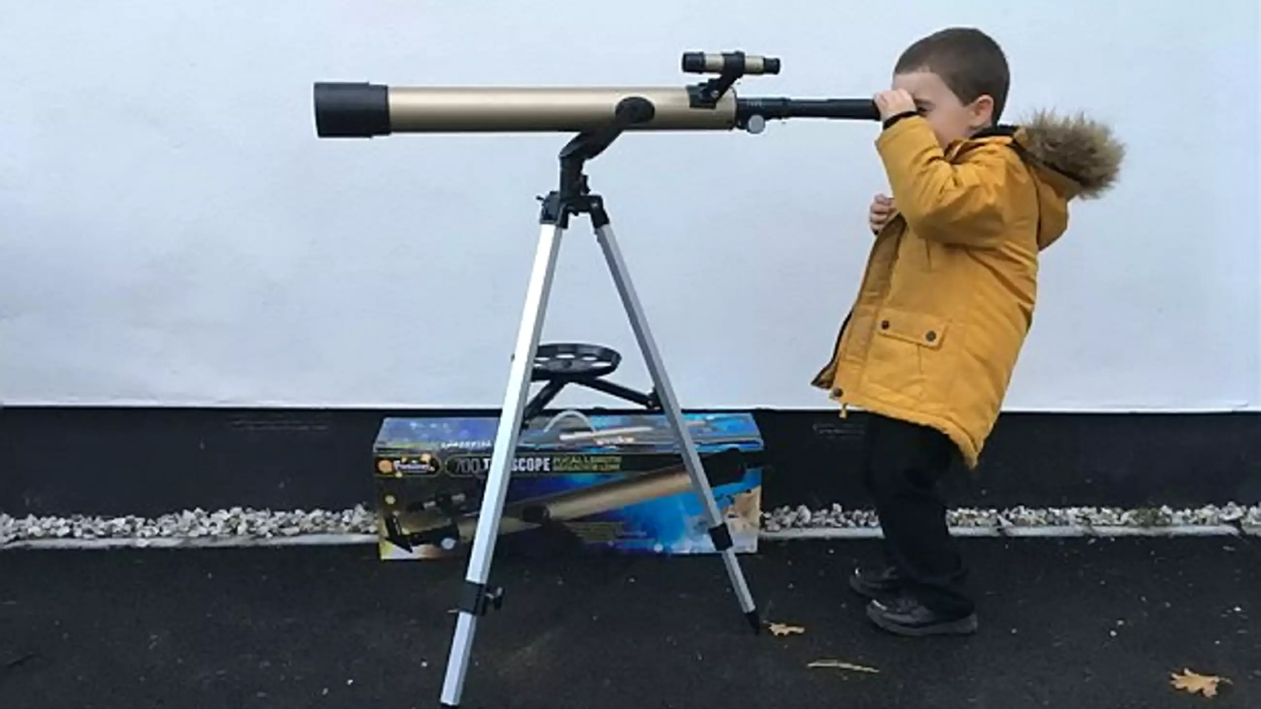 Mum 'Devastated' After Buying £50 Telescope That Doesn't Clearly Show The Moon 