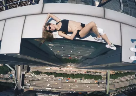 Russian Girl Poses On Skyscrapers And You Definitely Shouldn't Copy Her
