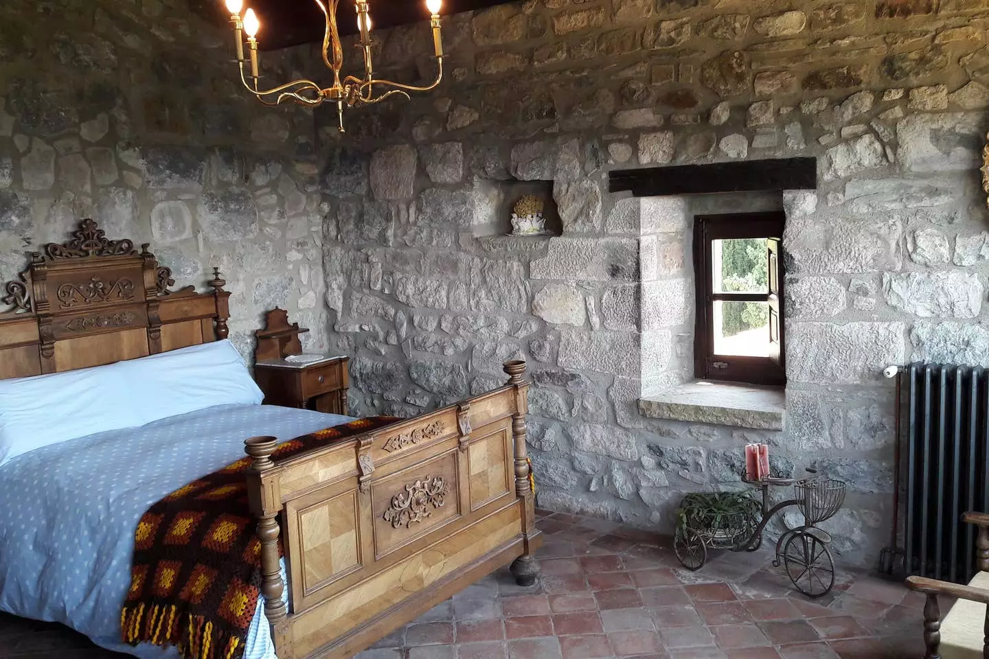 One of the bedrooms in castle Llaés (