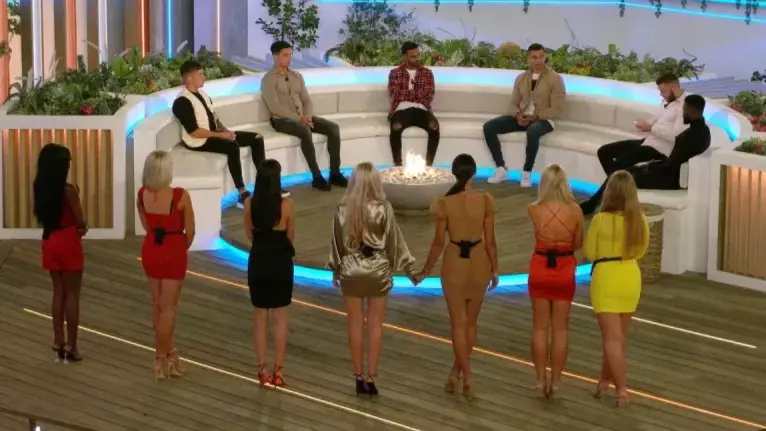 You Can Now Apply To Be On The Next Season Of 'Love Island'
