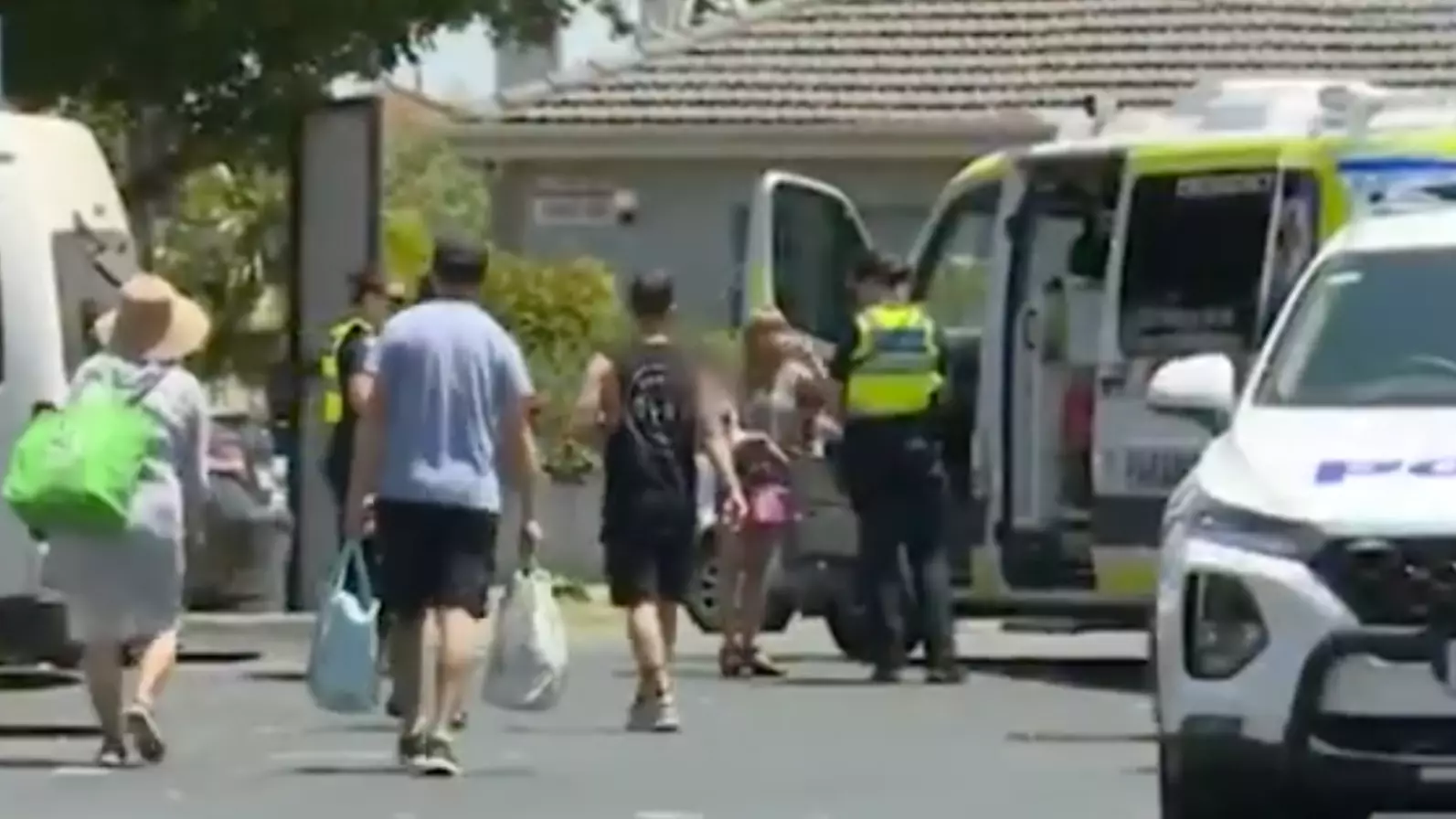 Police Forced To Break Car Window To Rescue Two Children In Melbourne