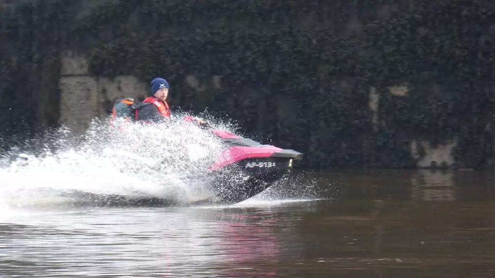Dad Who Crossed Sea On Jet Ski To See Girlfriend 'Can't Even Swim'