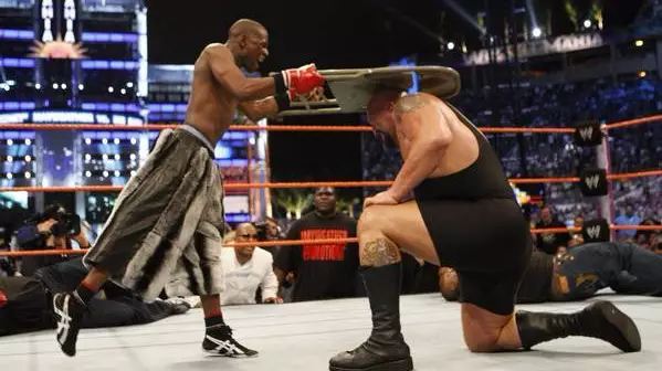 THROWBACK: Floyd Mayweather KO's The Big Show At WrestleMania 24