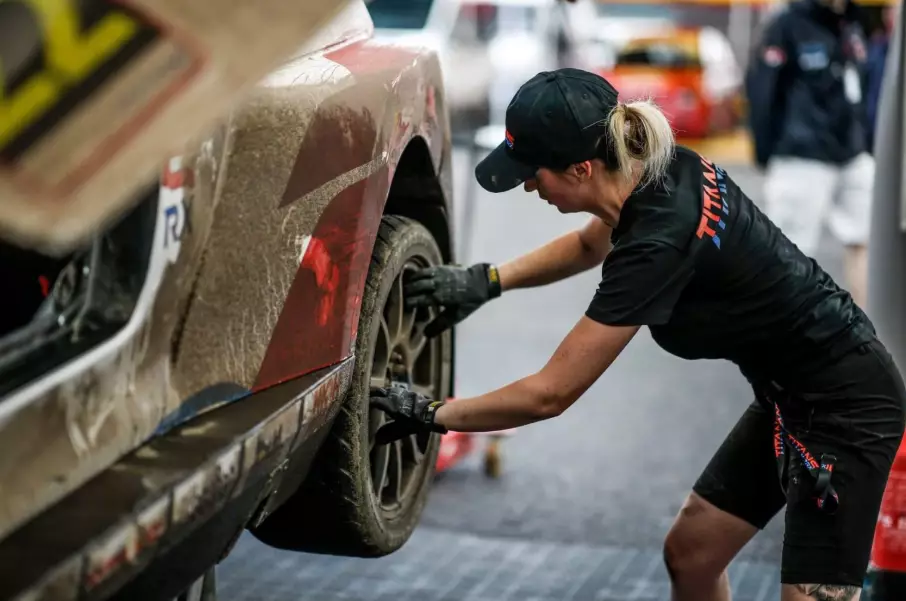Ms Jones works as a motorsport mechanic, so safe to say she knows a fair bit about cars.