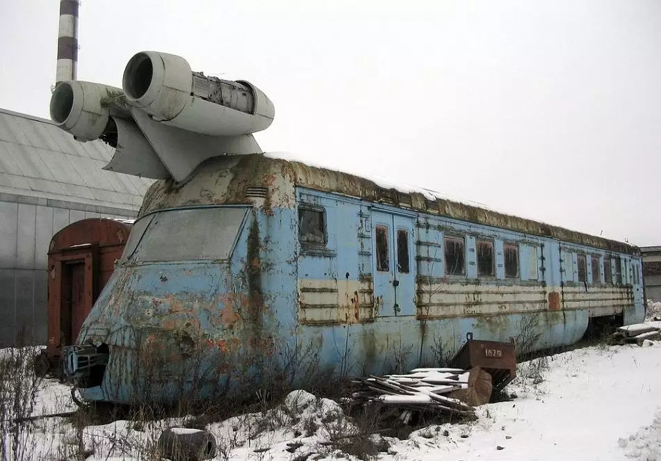 Pictures Show Abandoned Soviet Jet Train Capable Of Reaching 160mph