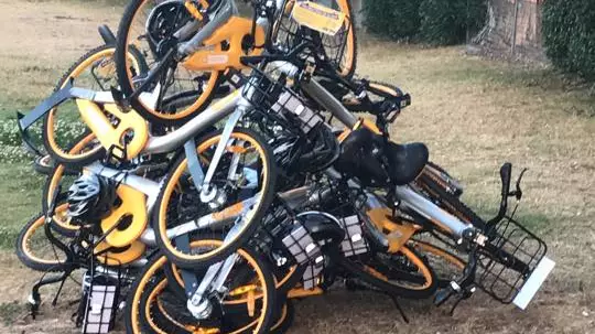 People Seem To Really F***ing Hate Those Rental Bikes In Australia 