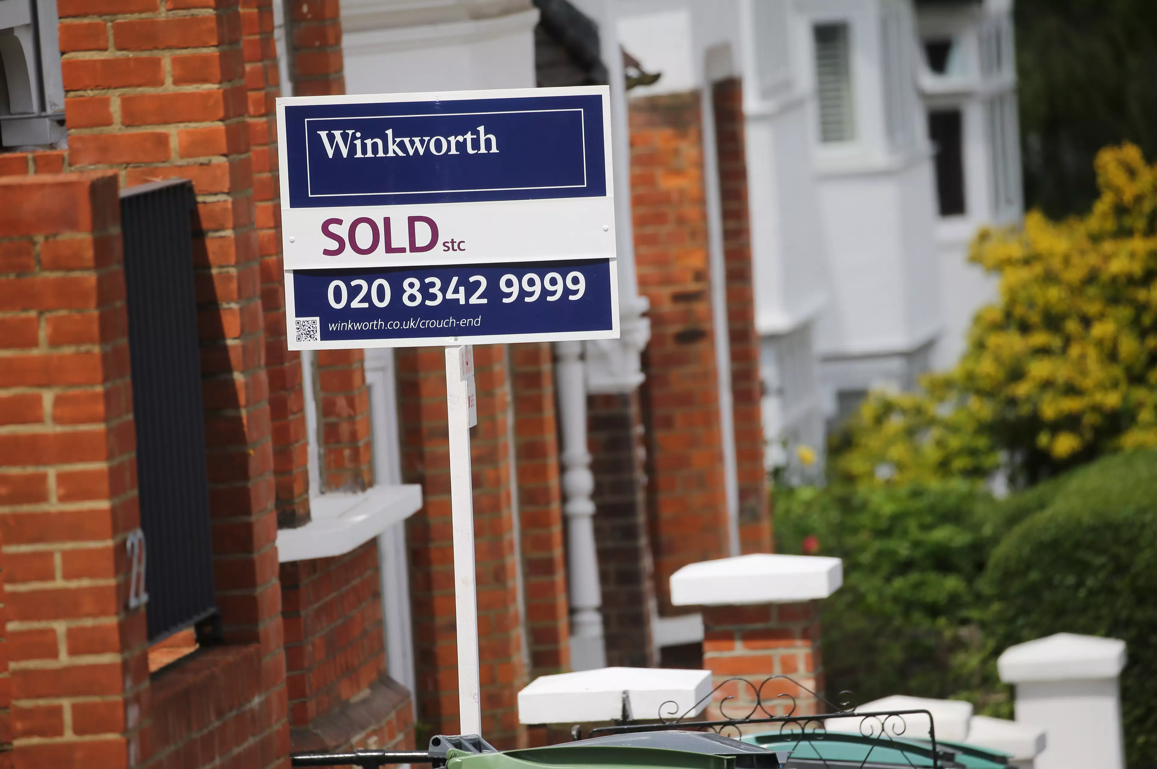 The average house price across the UK in April was £258,204 (