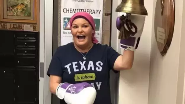 Teenage Daughter Captures The Moment Her Mum Is Told She's Cancer-Free