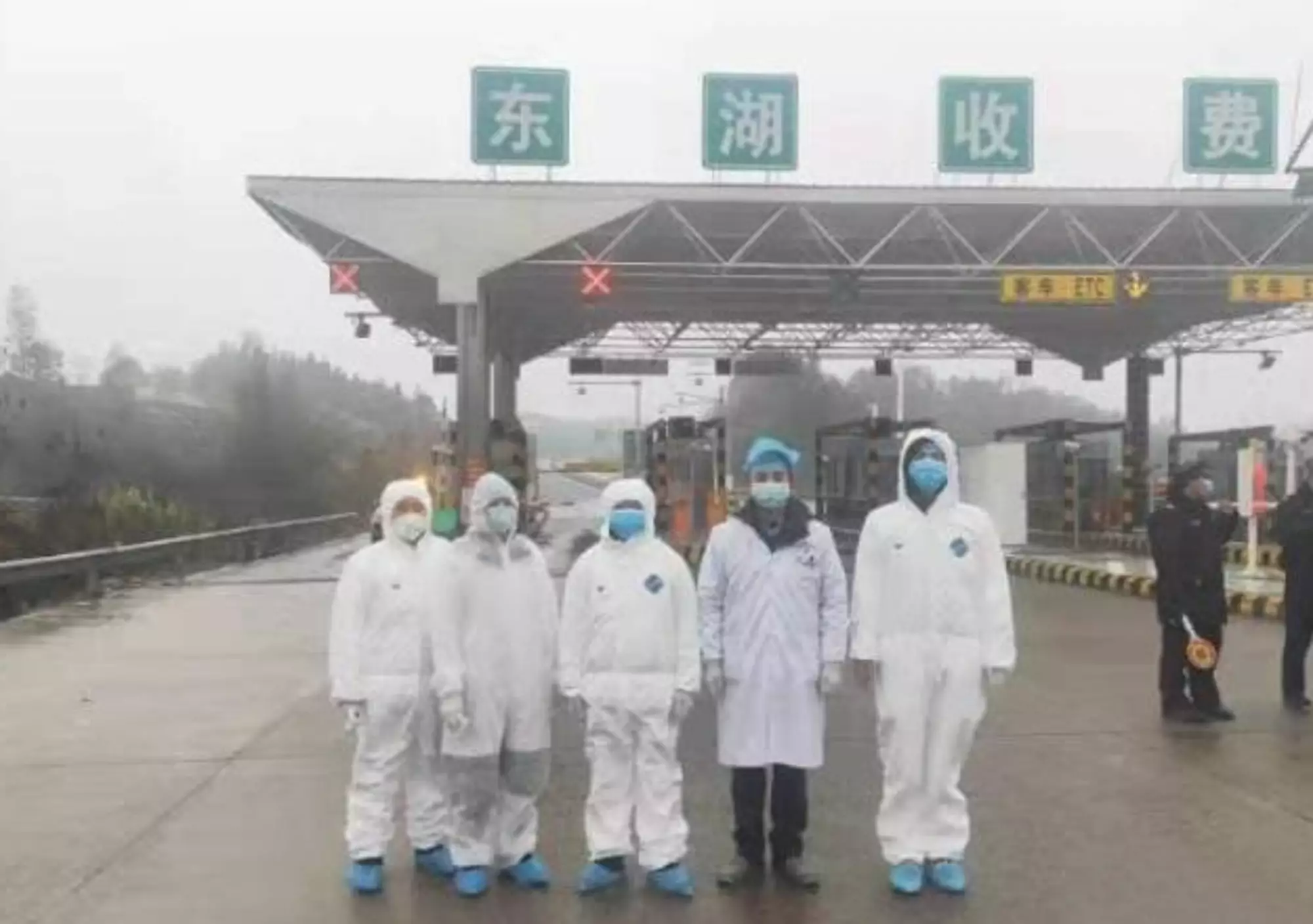 Song Yingjie with his colleagues in hazmat suits.