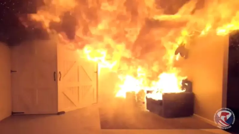Shocking Video Shows How Quickly Fire Can Spread Due To Unwatered Christmas Tree 