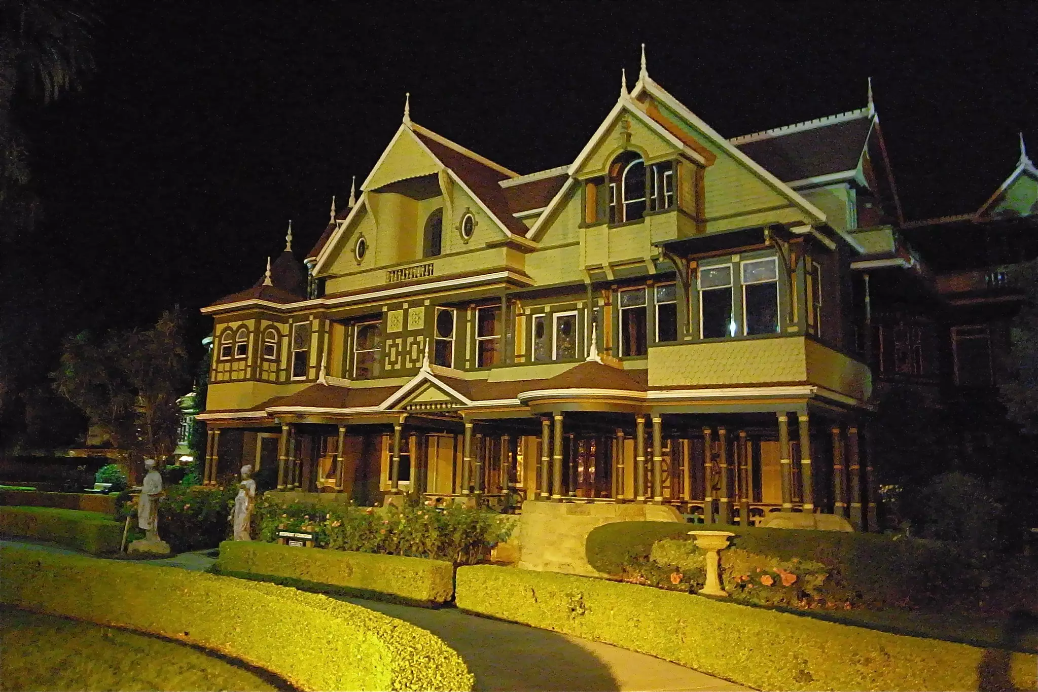 Winchester Mystery House /