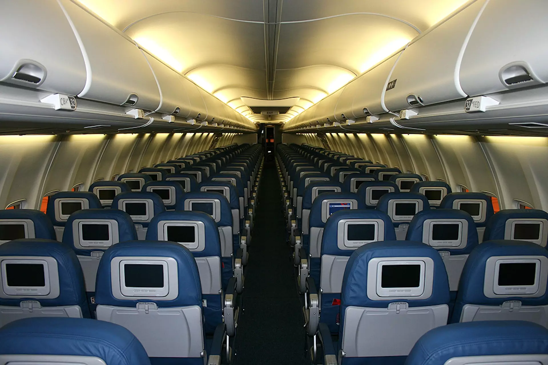 ​Pilot Reveals The Reason Why Lights Are Dimmed On Planes Before Take-Off