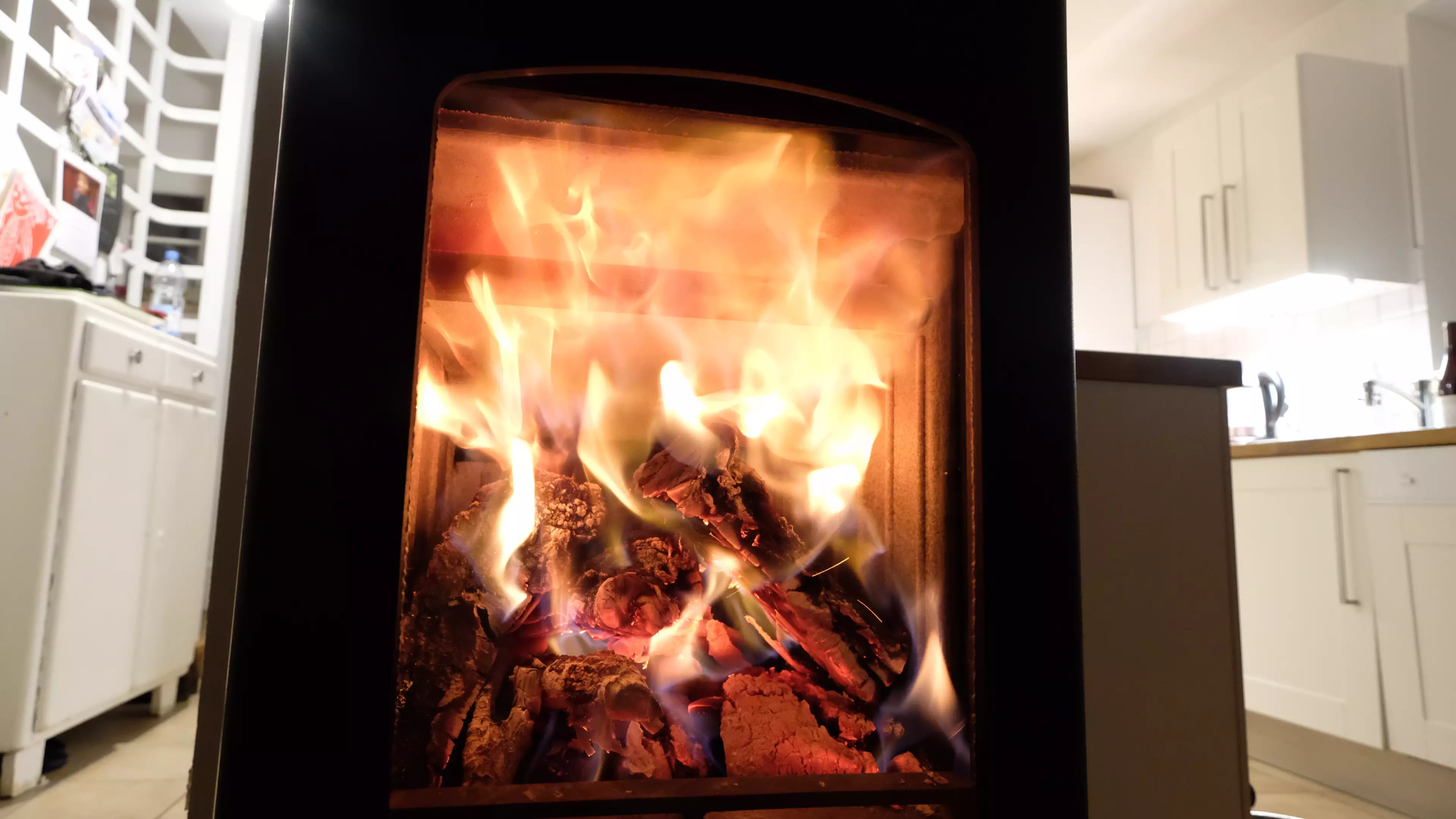 Get Your Jumpers Out Because London’s Mayor Is Proposing To Ban Fireplaces 