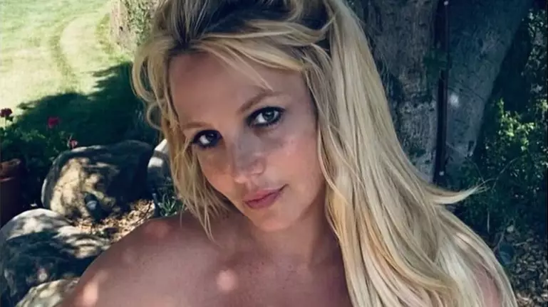 Britney Spears Explains Why She Keeps Posting Naked Pictures Of Herself On The Internet