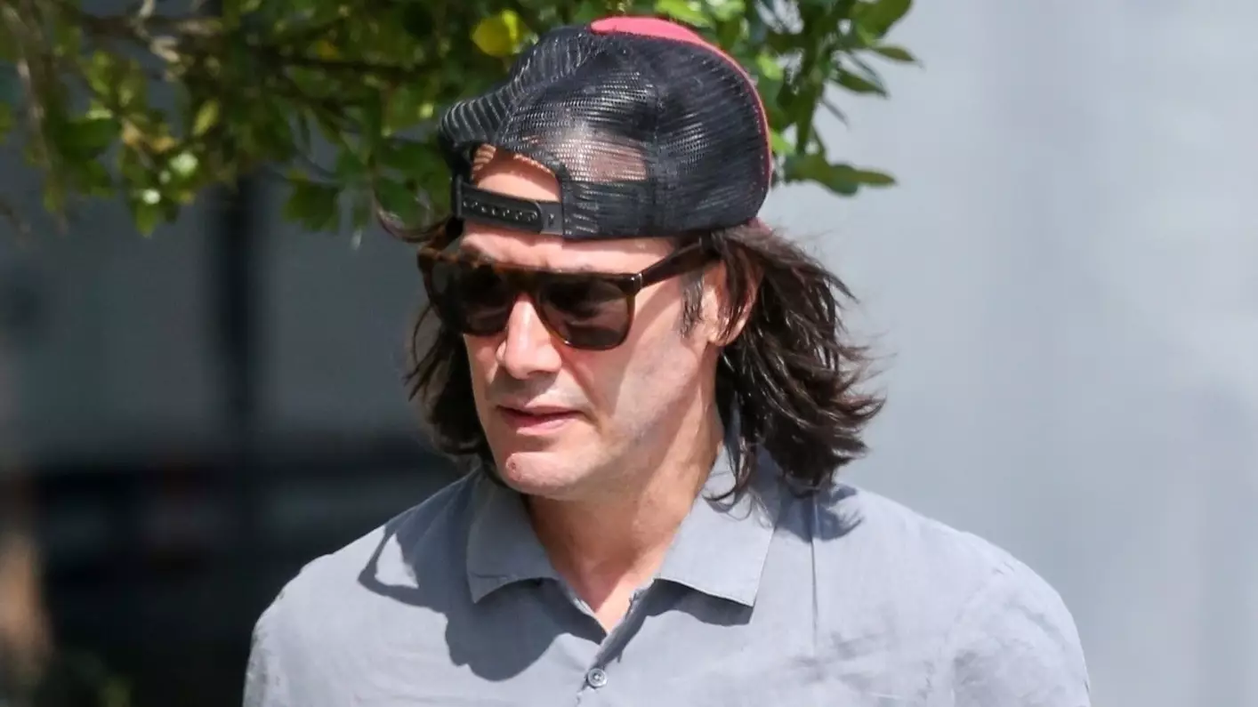 A Fresh-Faced Keanu Reeves Shows Up To Start Filming Bill And Ted 3