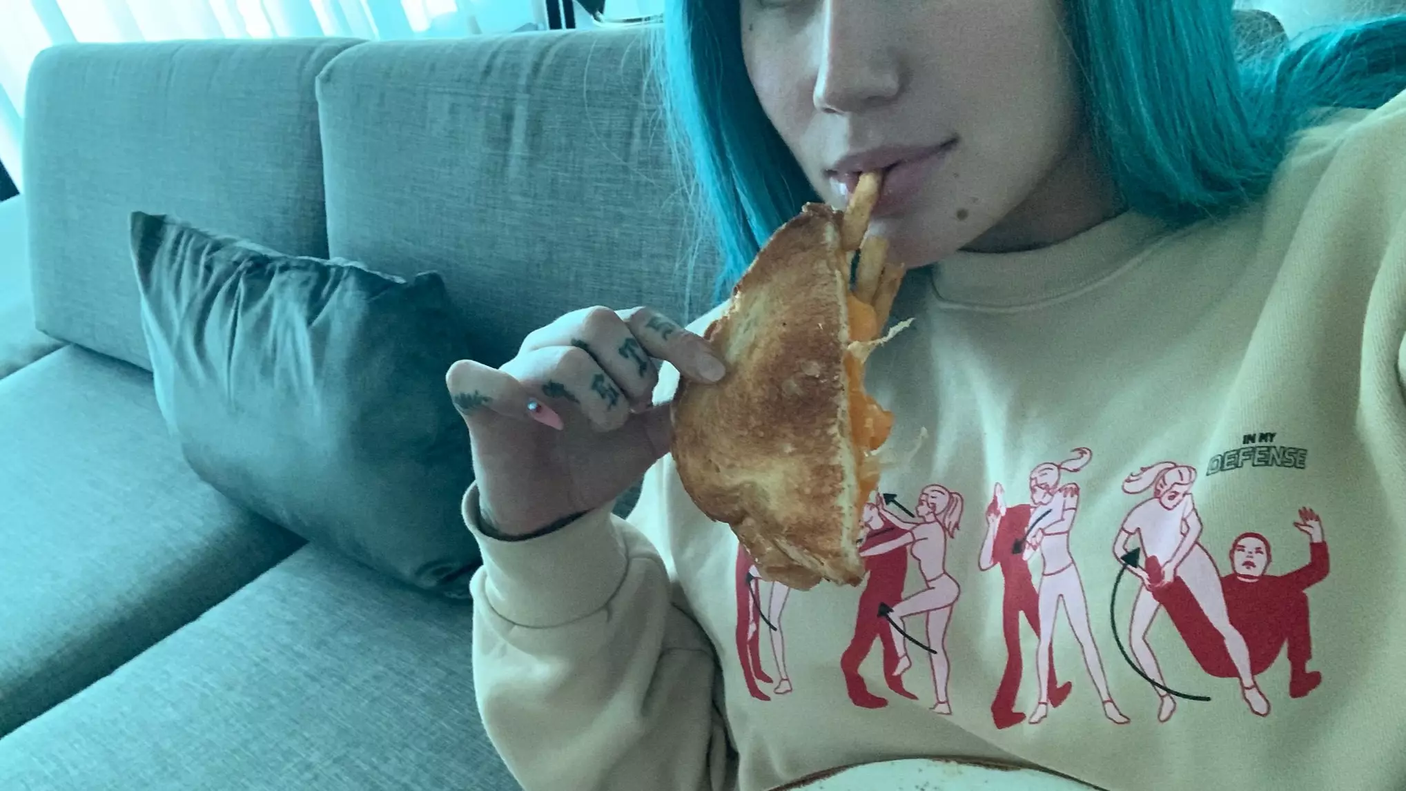 Iggy Azalea Paid £52 For A Grilled Cheese Sandwich In A Las Vegas Hotel And She's Not Happy