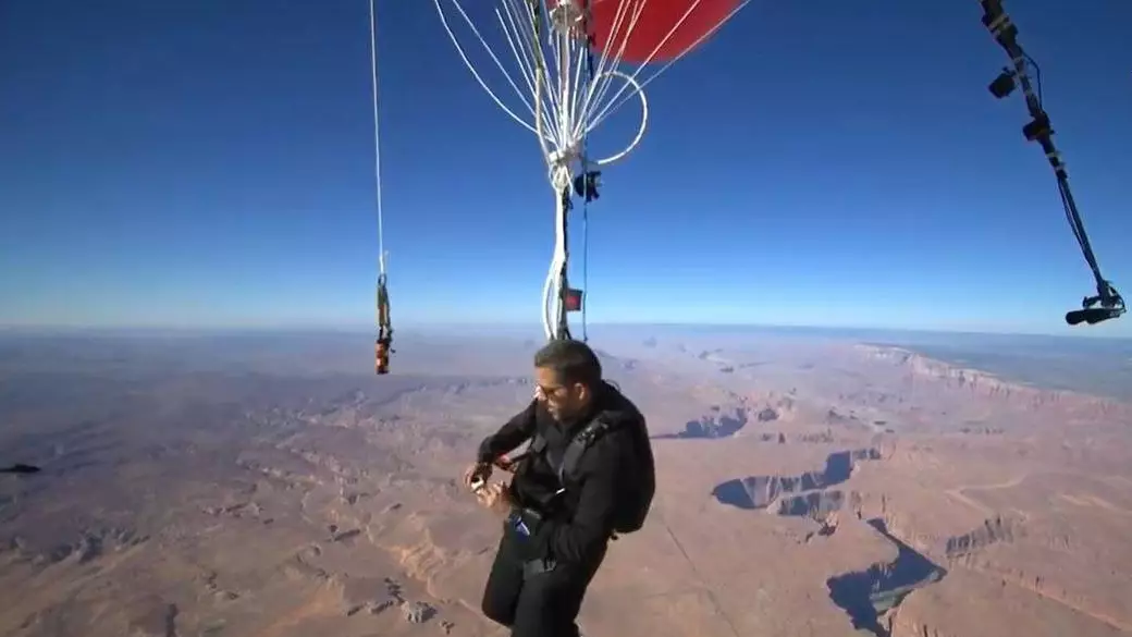 Conspiracy Theorists Believe David Blaine Live Stream Proves The Earth Is Flat
