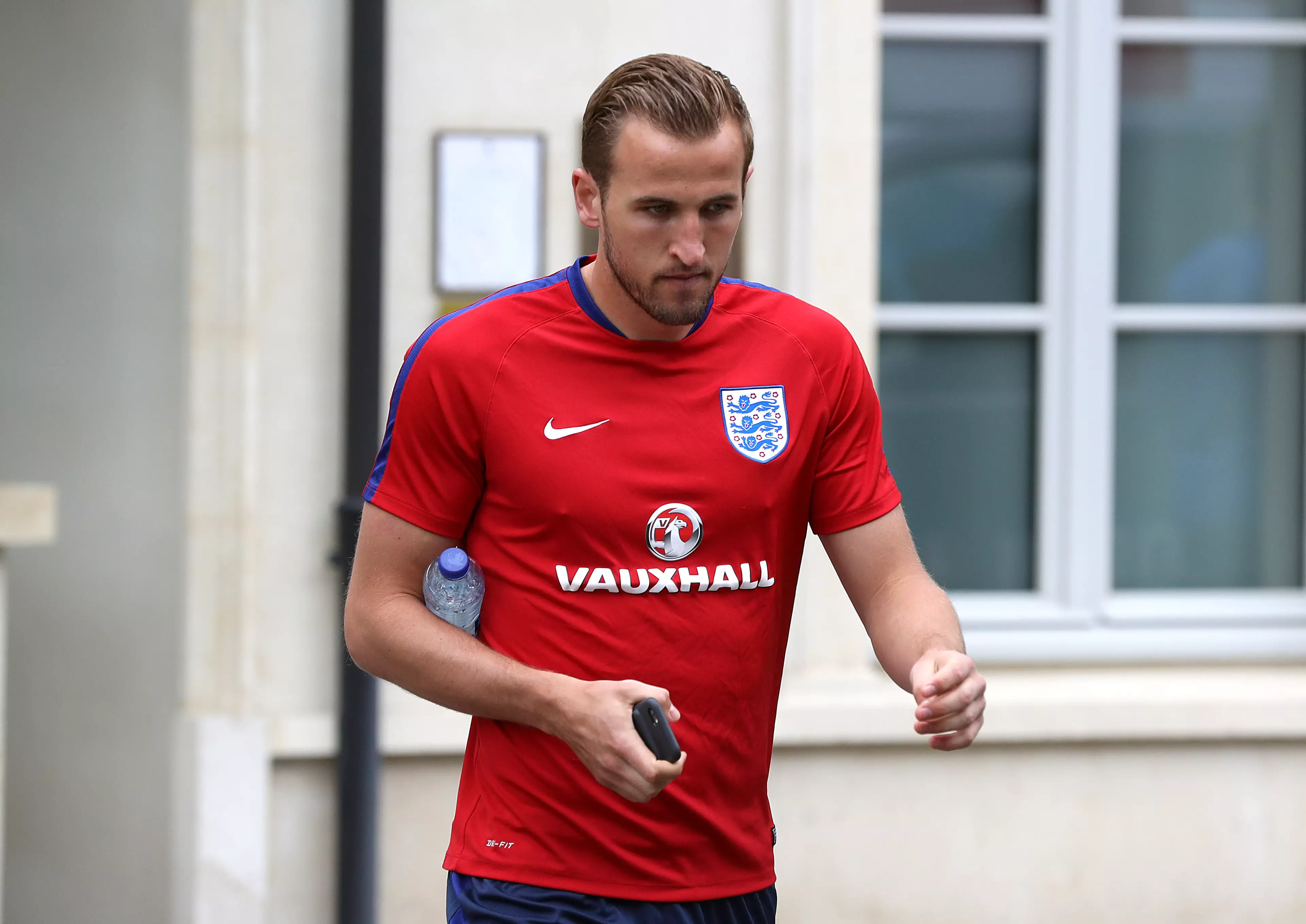 England Staff Are Urging Roy Hodgson To Drop Harry Kane