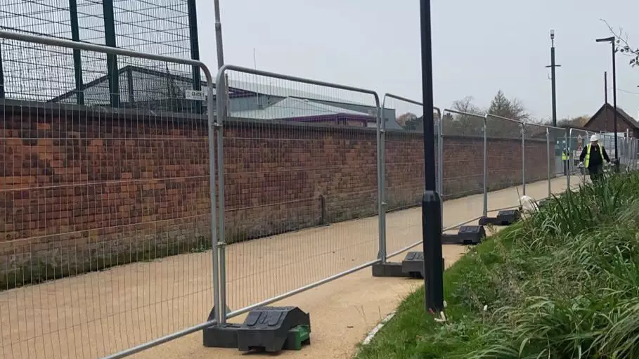 Manchester University Erects Fences To Enforce Lockdown Measures