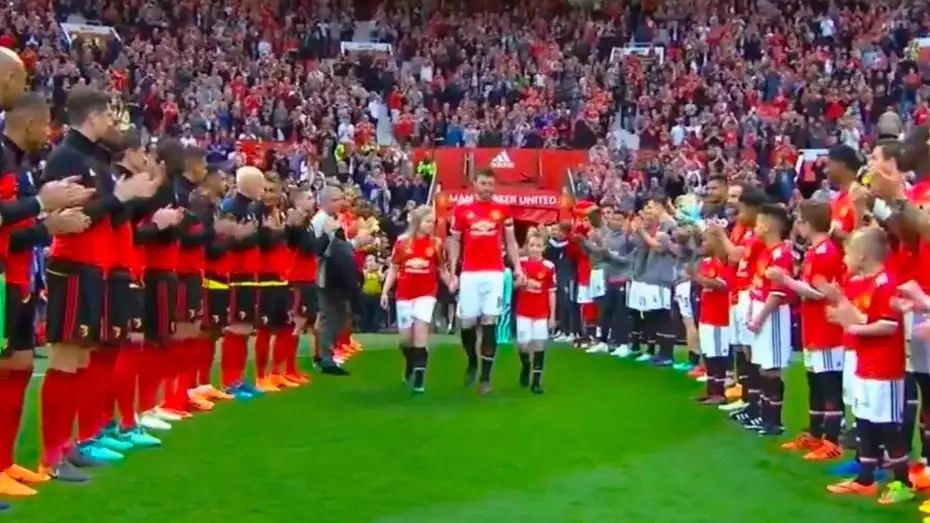 Michael Carrick Given Guard Of Honour In Final Career Game