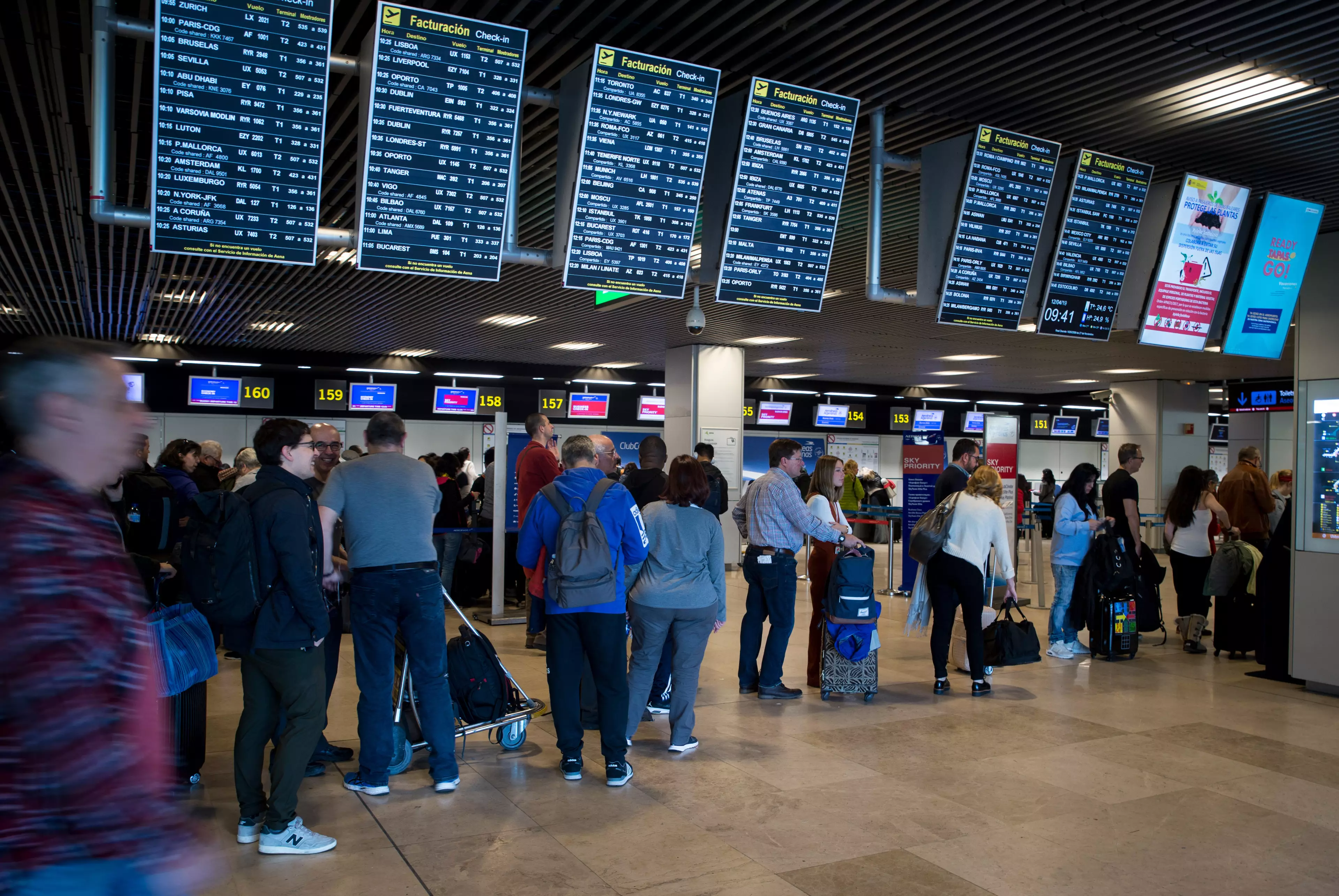 Queues are to be expected over the weekend at Spanish airports.