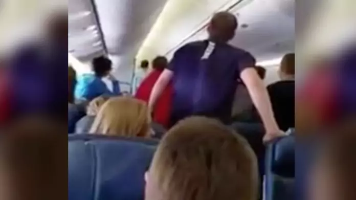 The Breathtaking Moment A Choir Honoured A Soldiers Remains On A Plane
