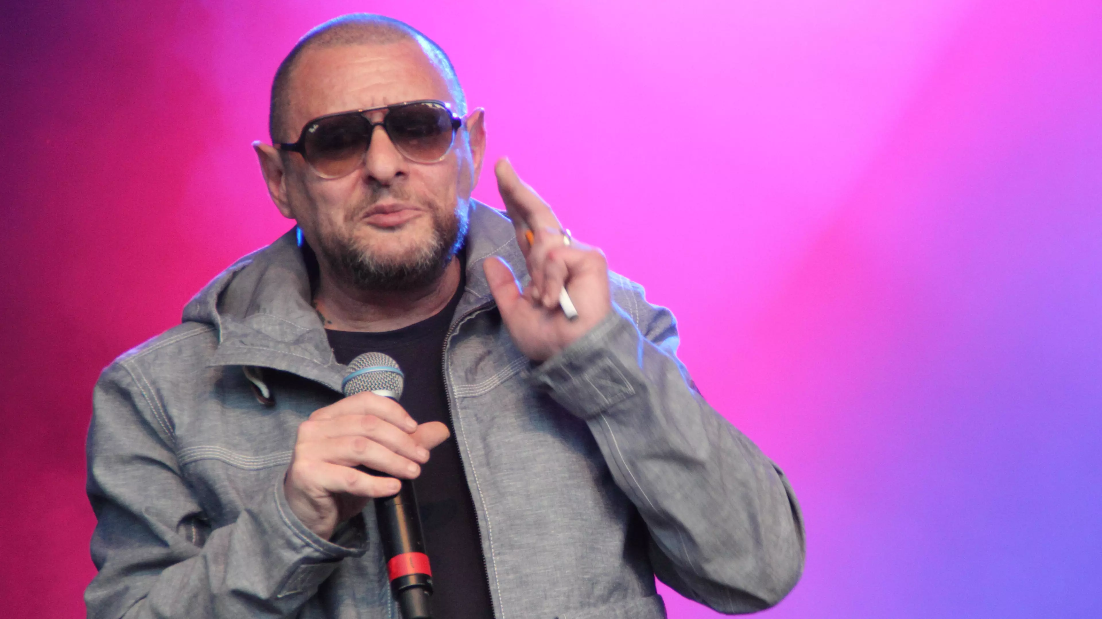 Shaun Ryder Says Fans Try To Give Him Drugs When He’s Out Shopping